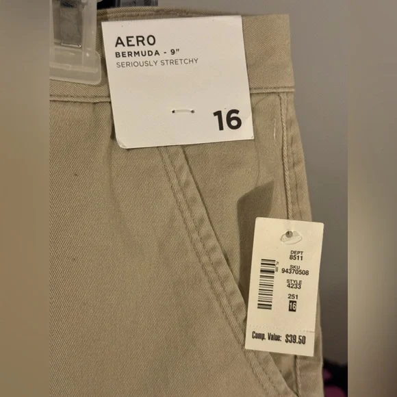 Aeropostale Bermuda Khaki Shorts - Picture 3 of 8